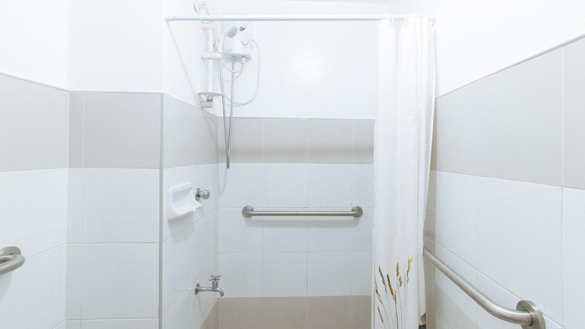 Reddoorz @ Melbourne Suites Makati Makati City Exterior photo