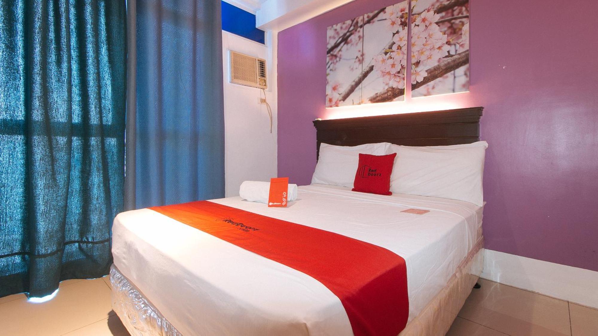 Reddoorz @ Melbourne Suites Makati Makati City Exterior photo